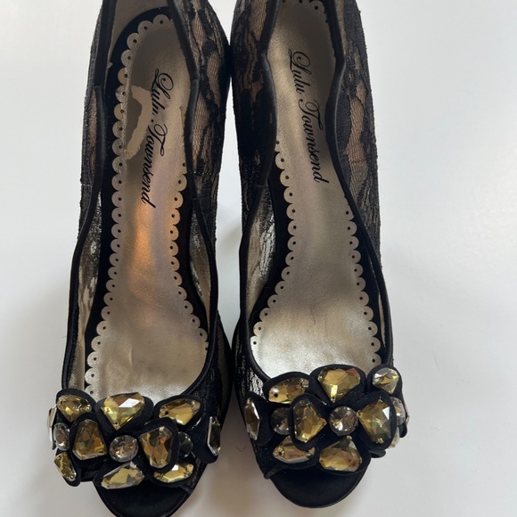Lulu Townsend Lace Bejeweled Stiletto Peep Toe Pump Women's size 9M - Picture 2 of 7